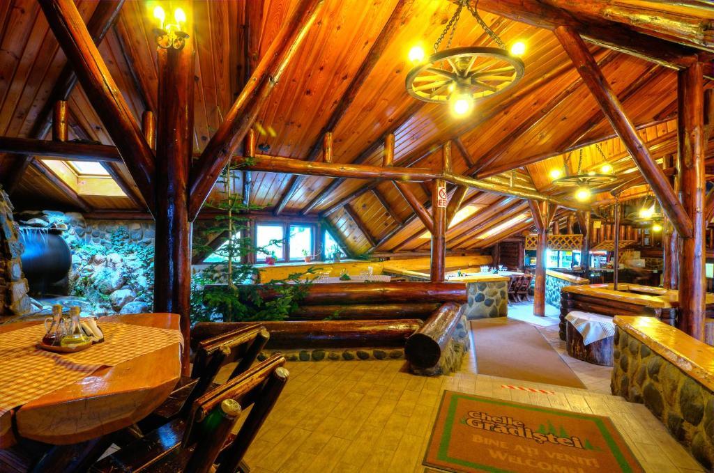 Resort Cheile Gradistei Moieciu Моечиу-де-Сус Номер фото