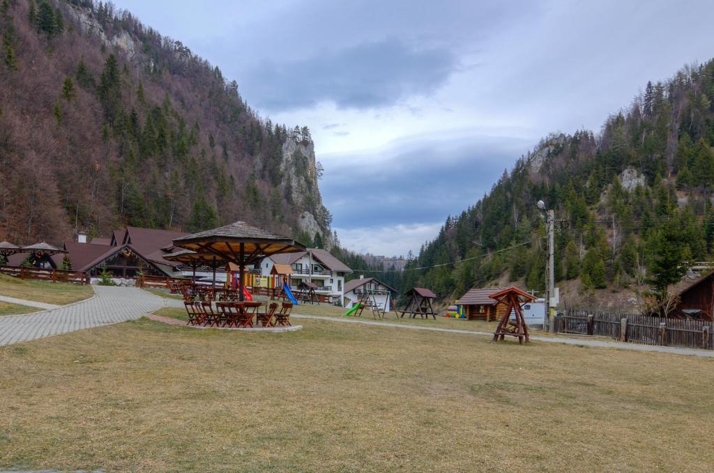 Resort Cheile Gradistei Moieciu Моечиу-де-Сус Экстерьер фото